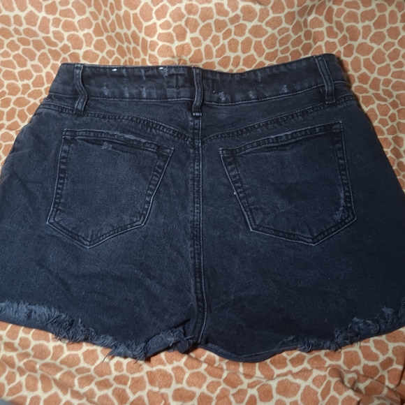 Made and Loved Loft Shorts - Picture 3 of 4